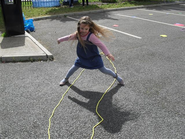 Jekaterina finishes the obstacle course